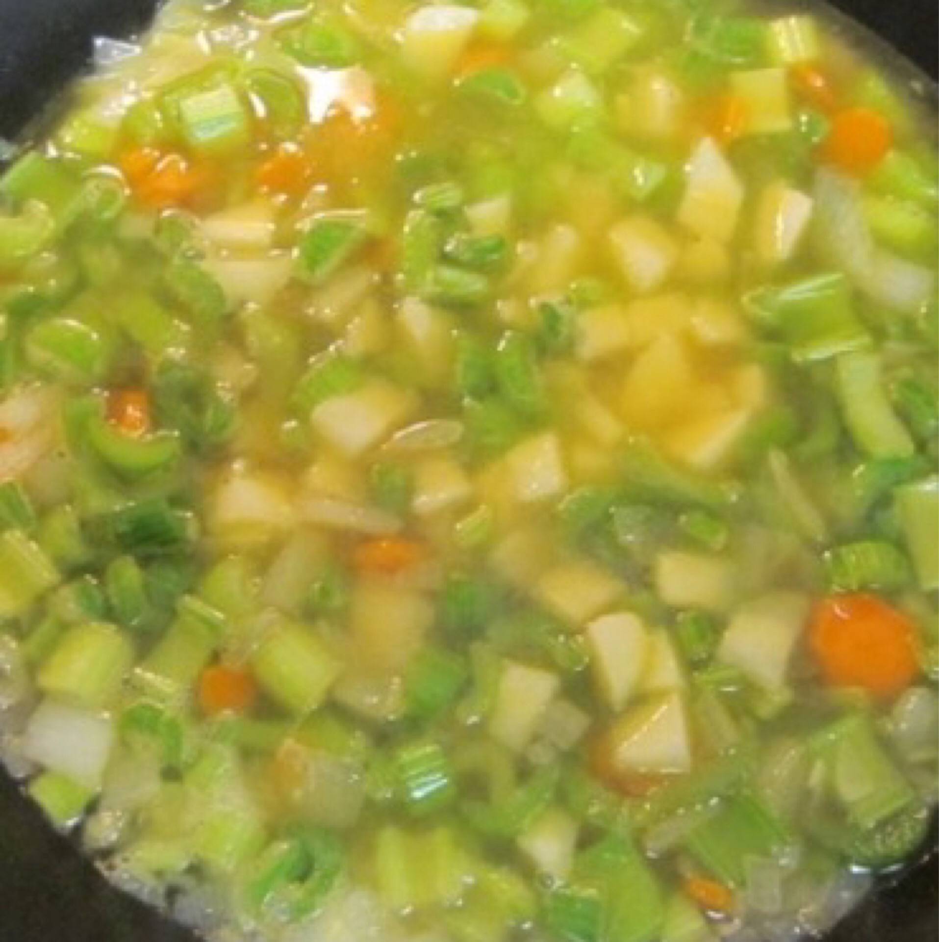 Овощной суп с черешковым сельдереем