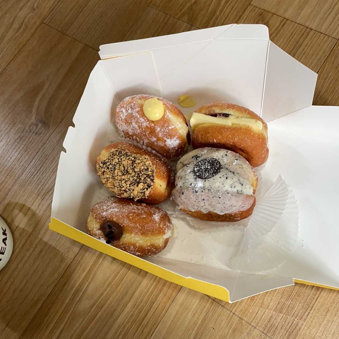 카스타드 채운 도넛
