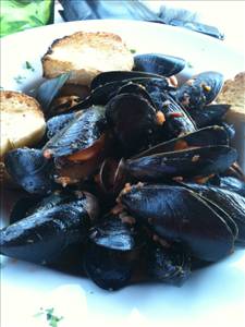 Mussels with Tomato-Based Sauce (Mixture)