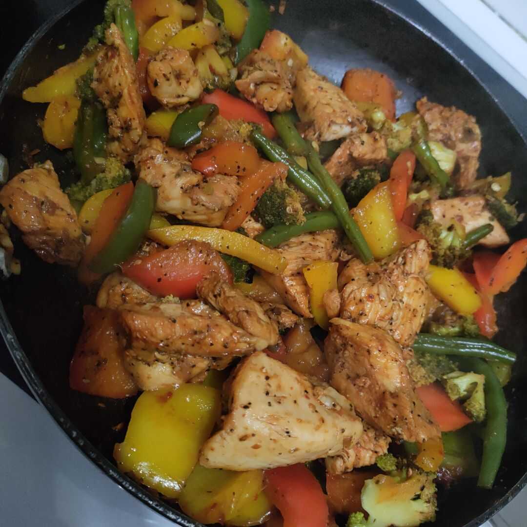 Chicken or Turkey and Vegetables in Soy-Based Sauce (Mixture)