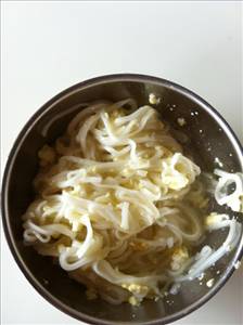 Egg Noodles (Enriched, Cooked)