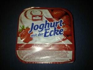 Müller Joghurt mit der Ecke Erdbeere