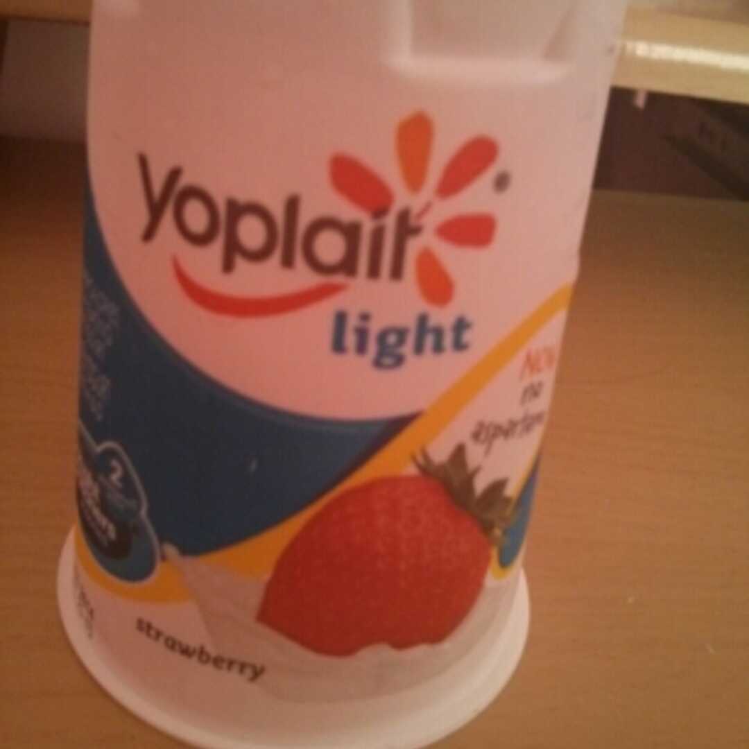 Yoplait Light Fat Free Yogurt - Strawberry (4 oz)