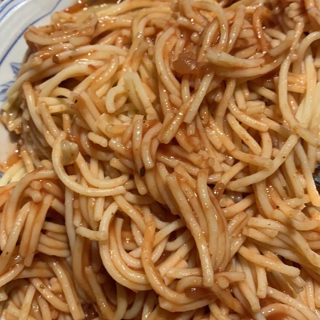 Espaguetis con Salsa de Tomate sin Carne