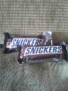 Snickers Шоколадный Батончик с Жареным Арахисом, Карамелью и Нугой