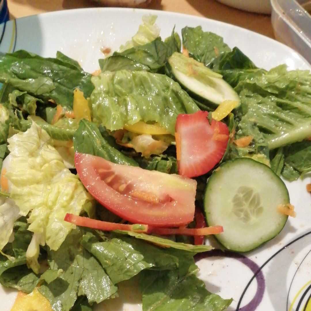 Ensalada de Lechuga con Aguacate, Tomate y/o Zanahoria