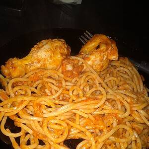 Espaguetis con Salsa de Tomate y Pollo o Pavo