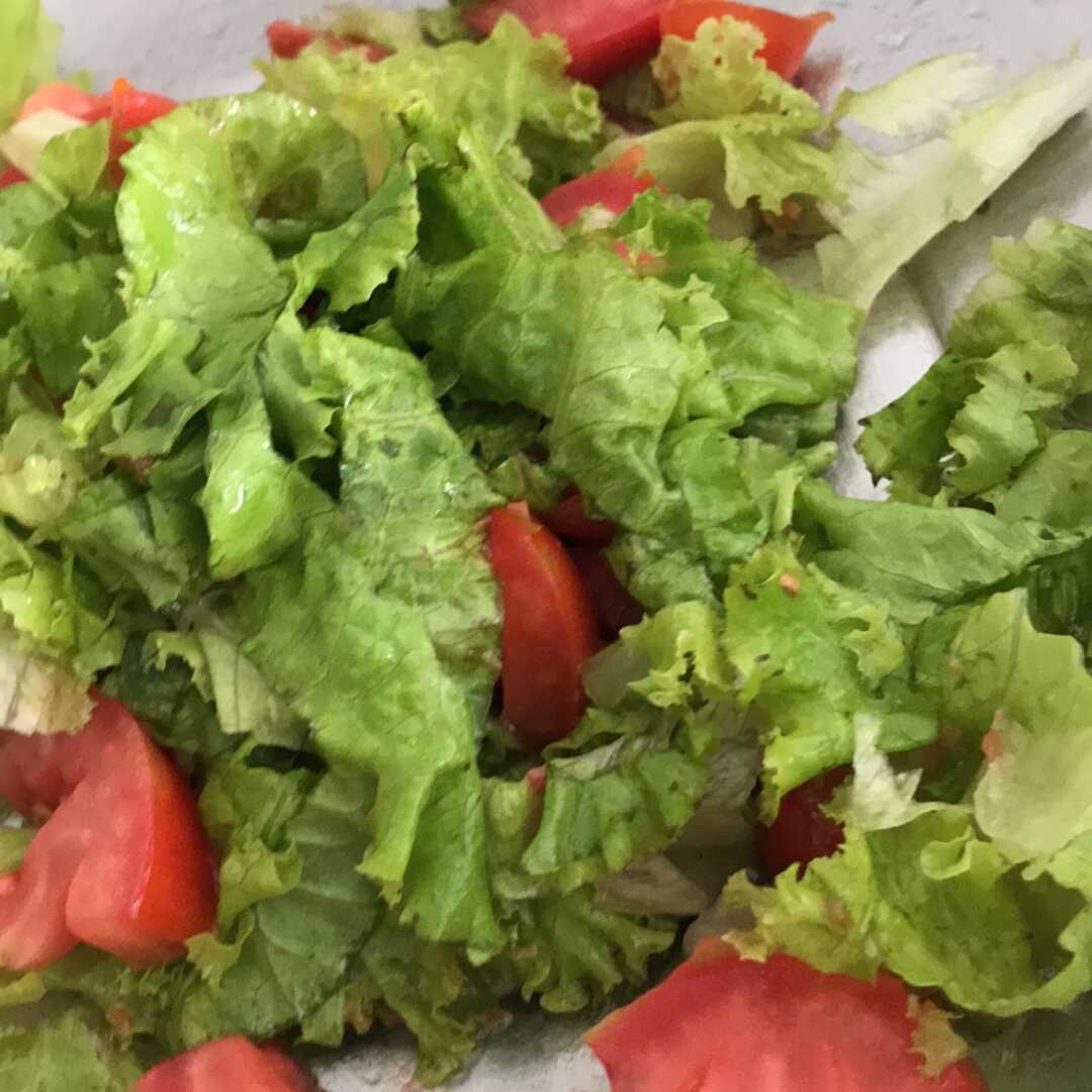 Ensalada de Lechuga con Verduras Variadas (Incluidos los Tomates y/o Zanahorias)