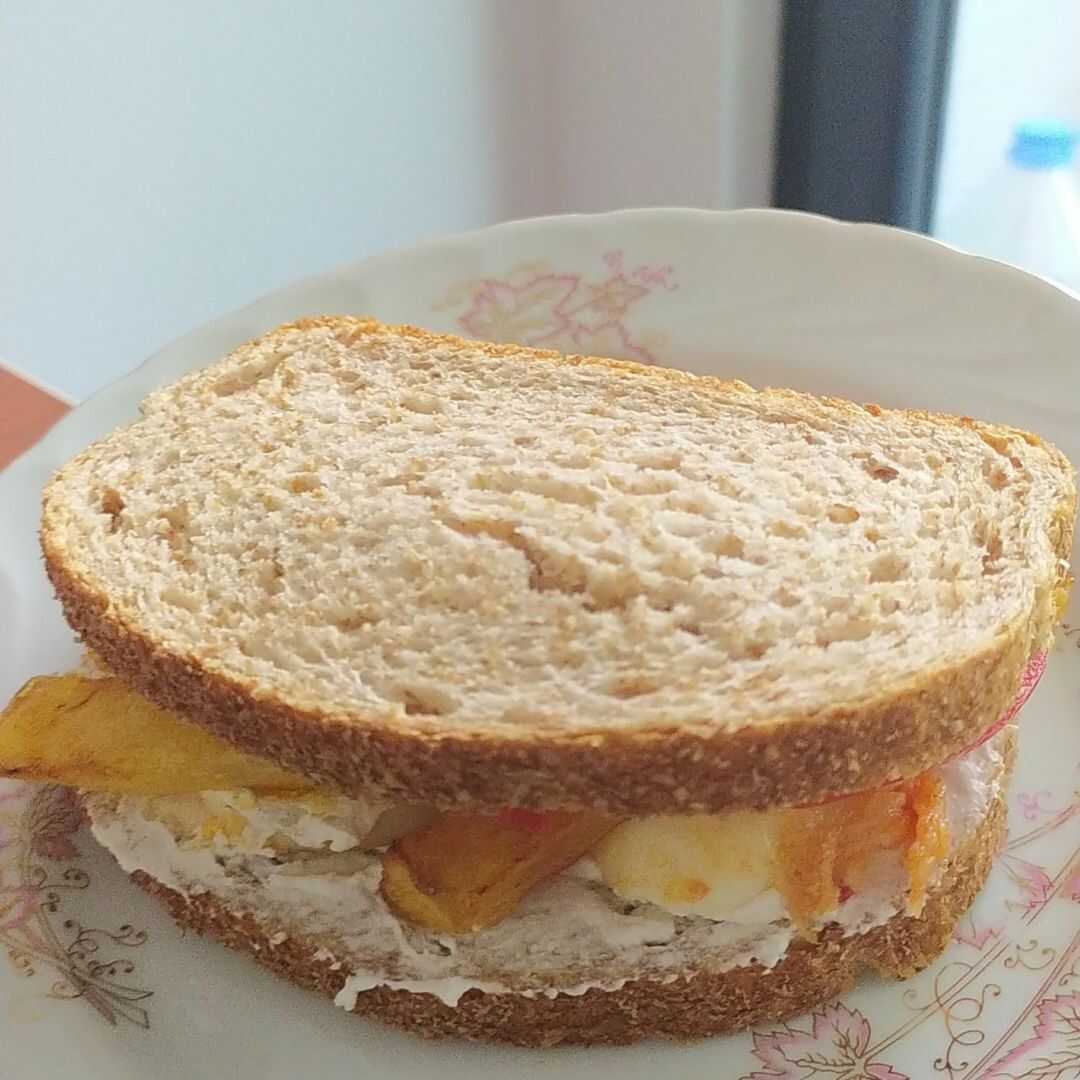 Yumurta ve Peynirli Sandviç