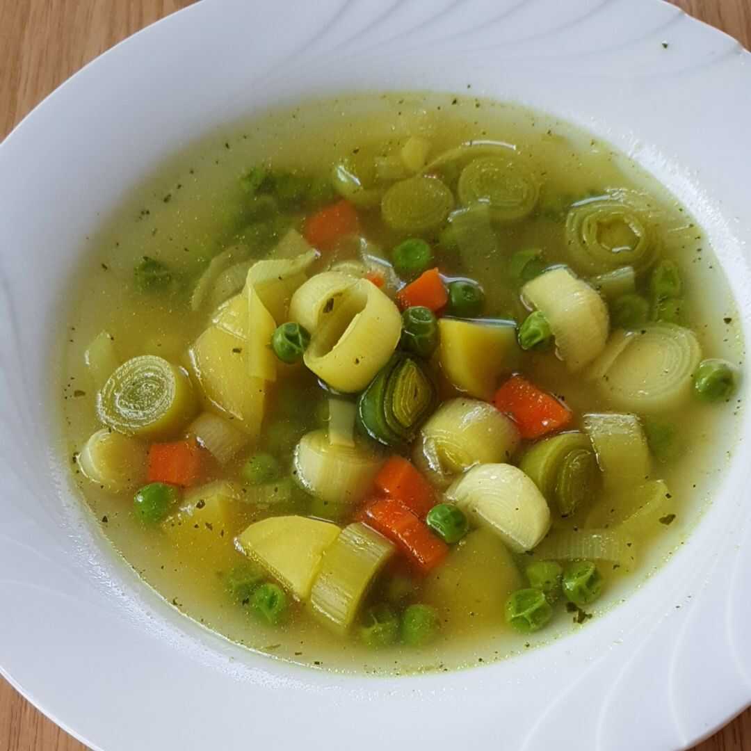 Vegetarische Gemüsesuppe (mit Wasser zubereitet)