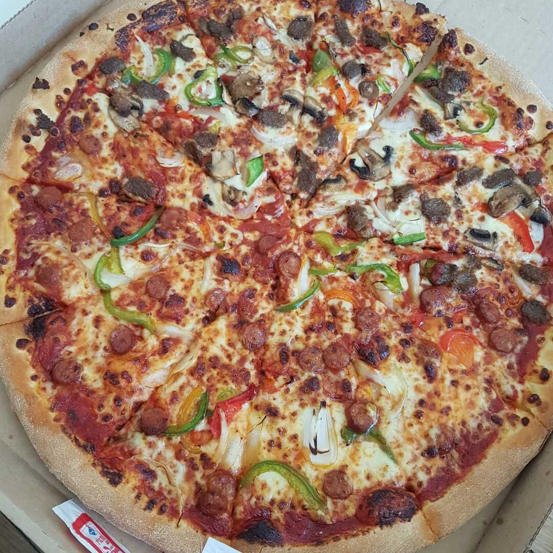 Pizza à Base de Viande et de Légumes (36 Cm)