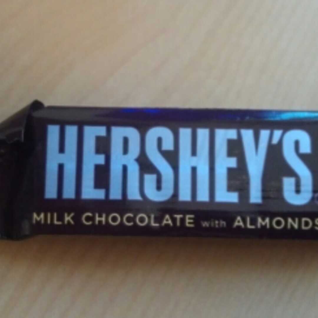 Hershey's Milk Chocolate Bar with Almonds (Giant)