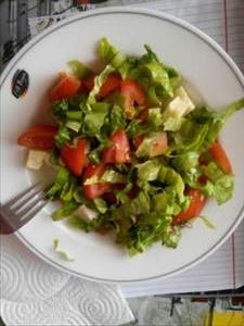 Peynirli, Domatesli ve/veya Havuçlu Marul Salatası