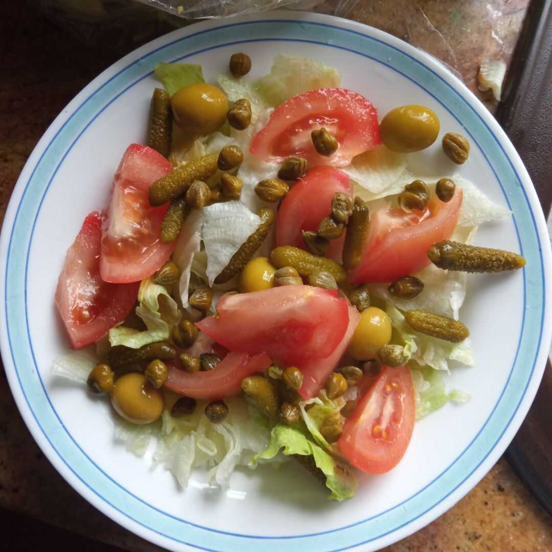Ensalada de Lechuga con Verduras Variadas