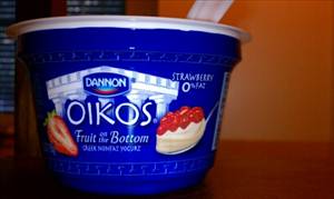 Dannon Oikos Traditional Greek Yogurt - Strawberry
