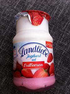 Landliebe Joghurt auf Erdbeeren
