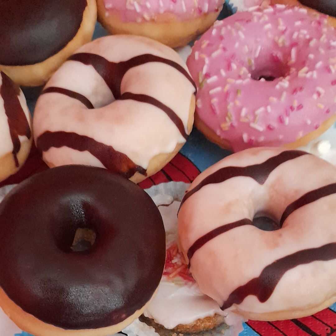 Donuts mit Schokoladenglasur