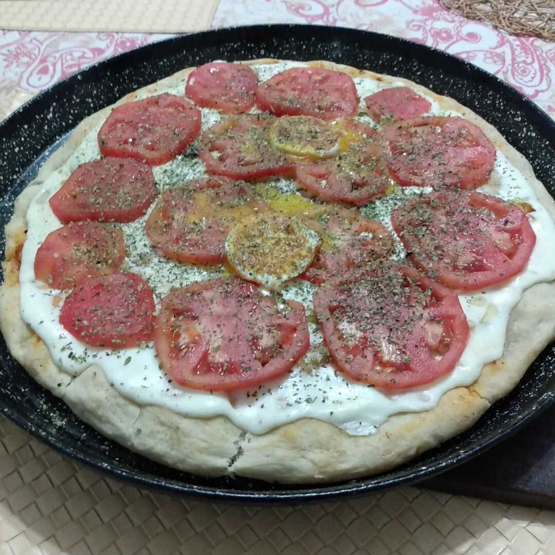 Pizza de Queso de Masa Delgada con Verduras