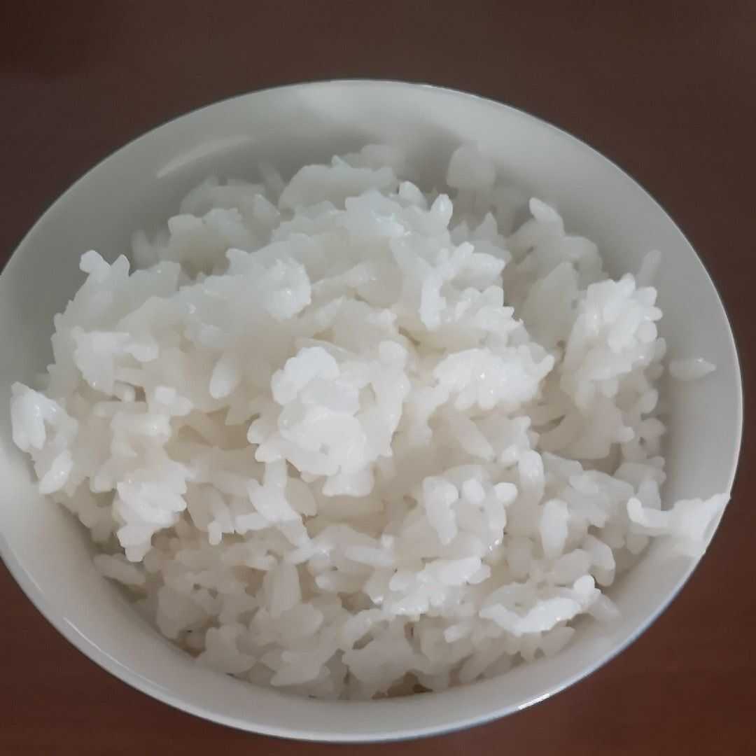 白米（中粒米，煮熟） (180 克)的热量和营养成分