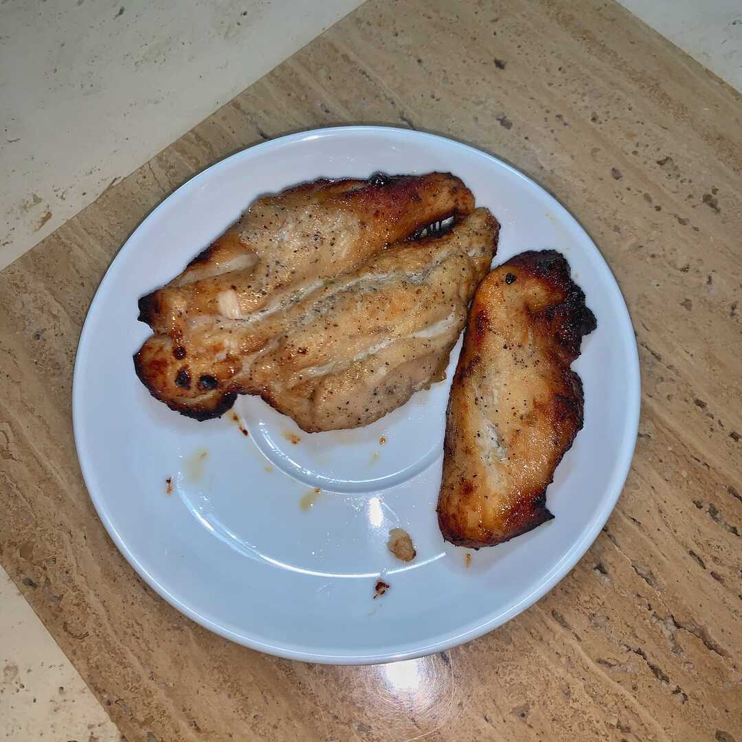 직화구이 또는 일반구이한 닭고기 가슴살 (껍질 먹지않음)