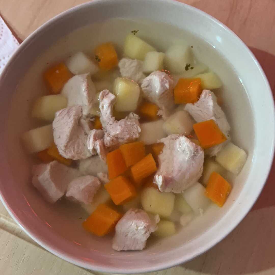 Суп с домашней лапшой на курином бульоне