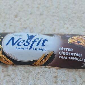 Nestle Nesfit Bitter Çikolatalı Tam Tahıllı Bar