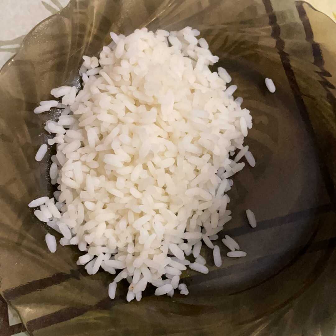 Калорийность вареного риса на воде с солью. Рис вареный 60 грамм. 100 Гр вареного риса.