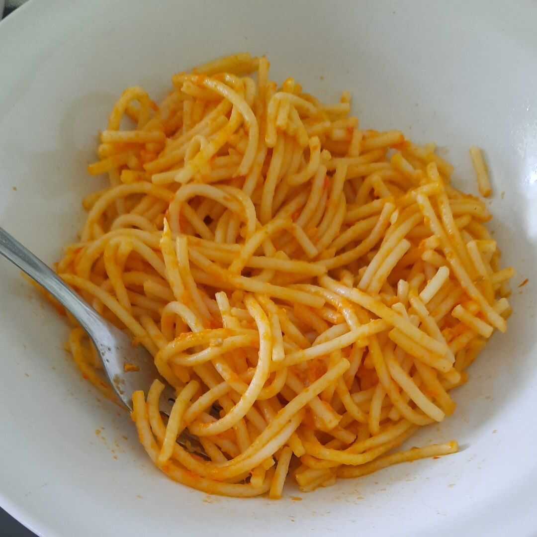 Espaguetis con Salsa de Tomate sin Carne