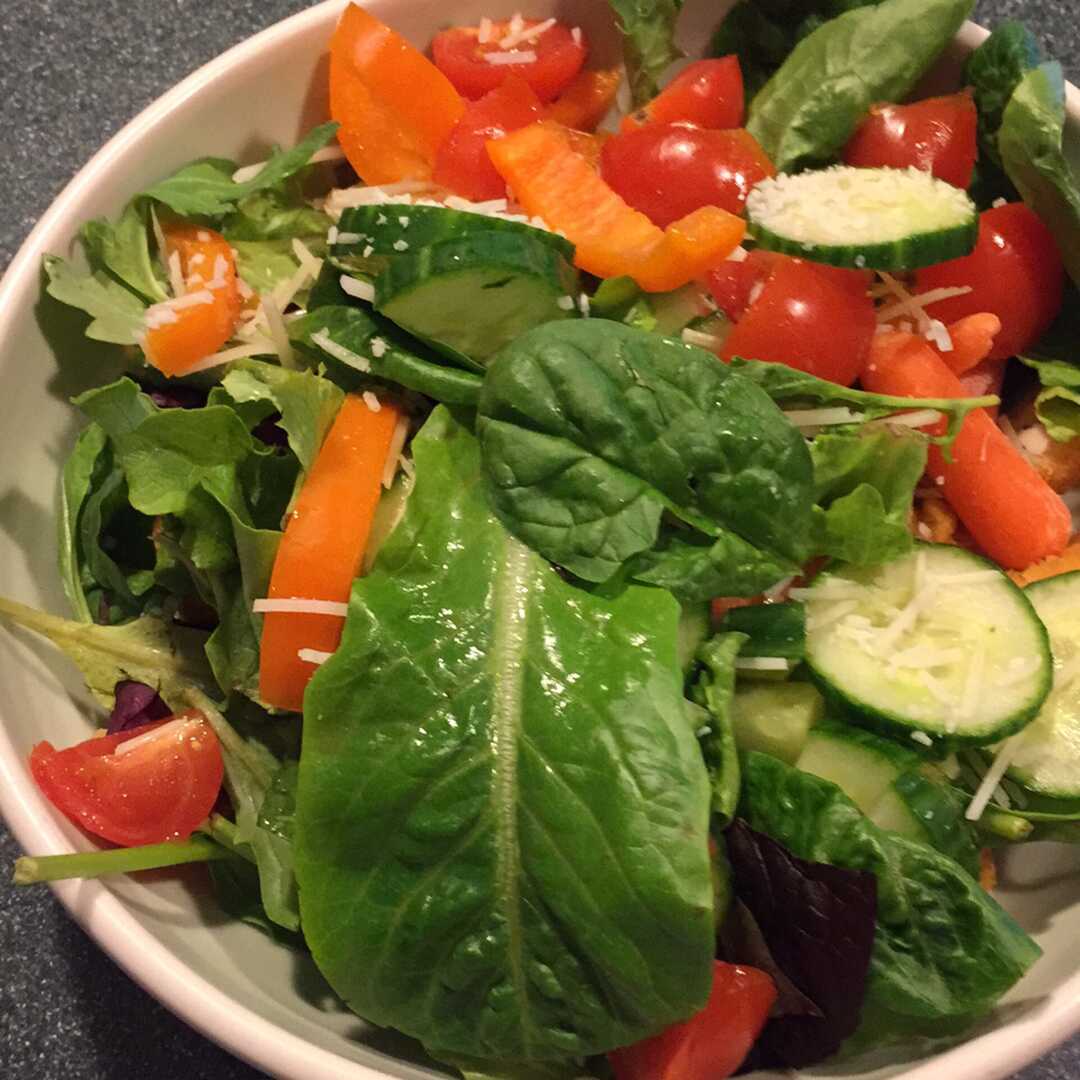 Lettuce Salad with Cheese, Tomato and/or Carrots