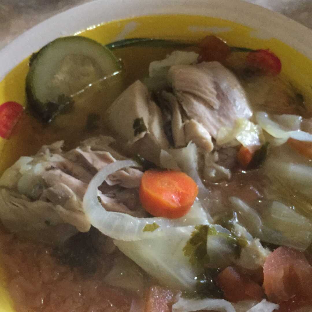 Sopa de Verduras de Pollo (con Volumen Igual de Agua, Enlatada)