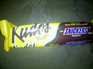 Kudos Granola Bar with Snickers