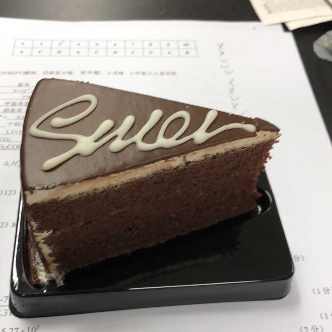 巧克力蛋糕（加巧克力糖粉）
