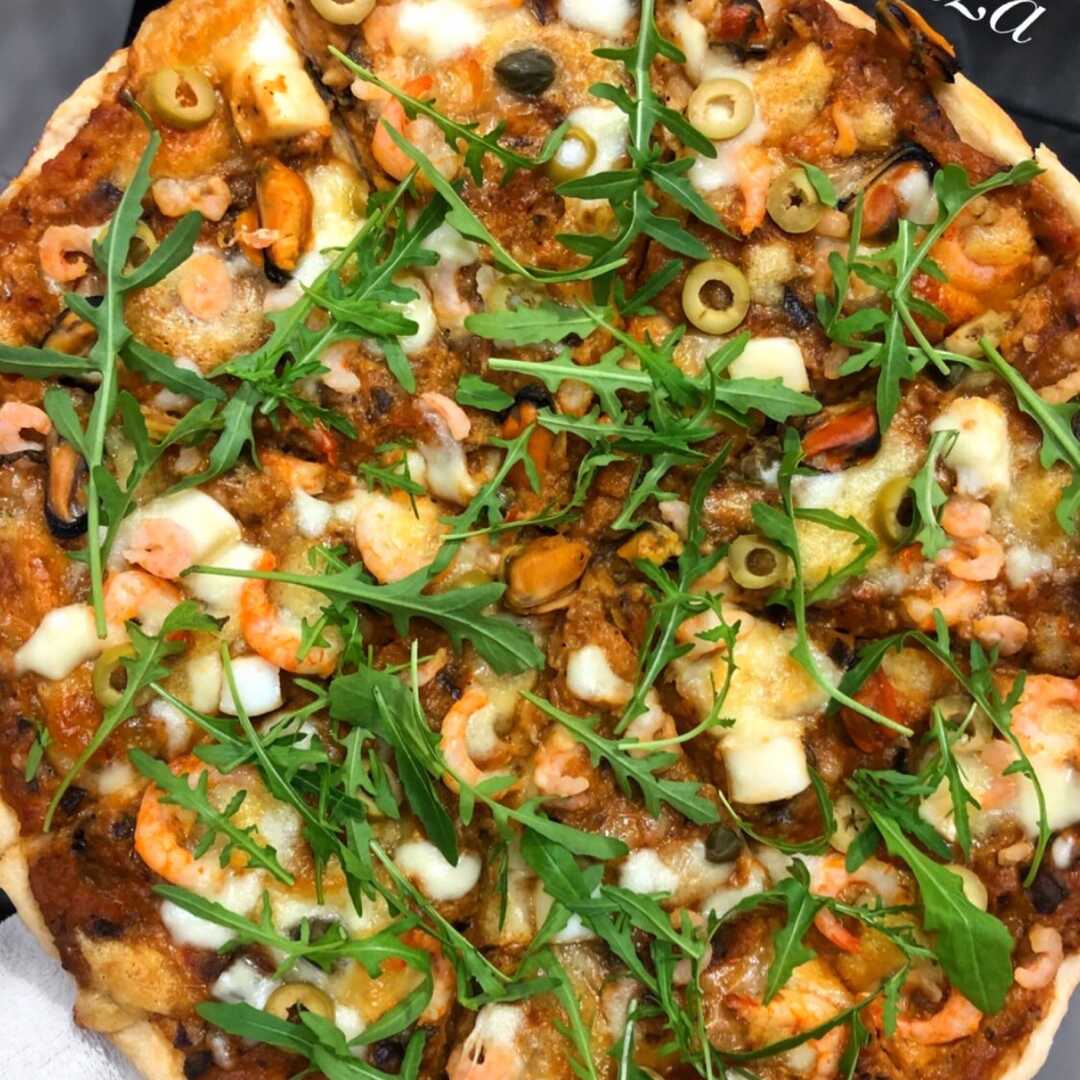 Pizza with Seafood