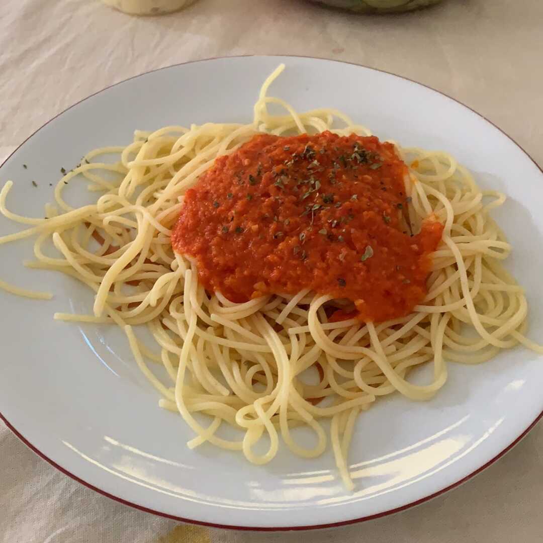Espaguete sem Carne com Molho de Tomate
