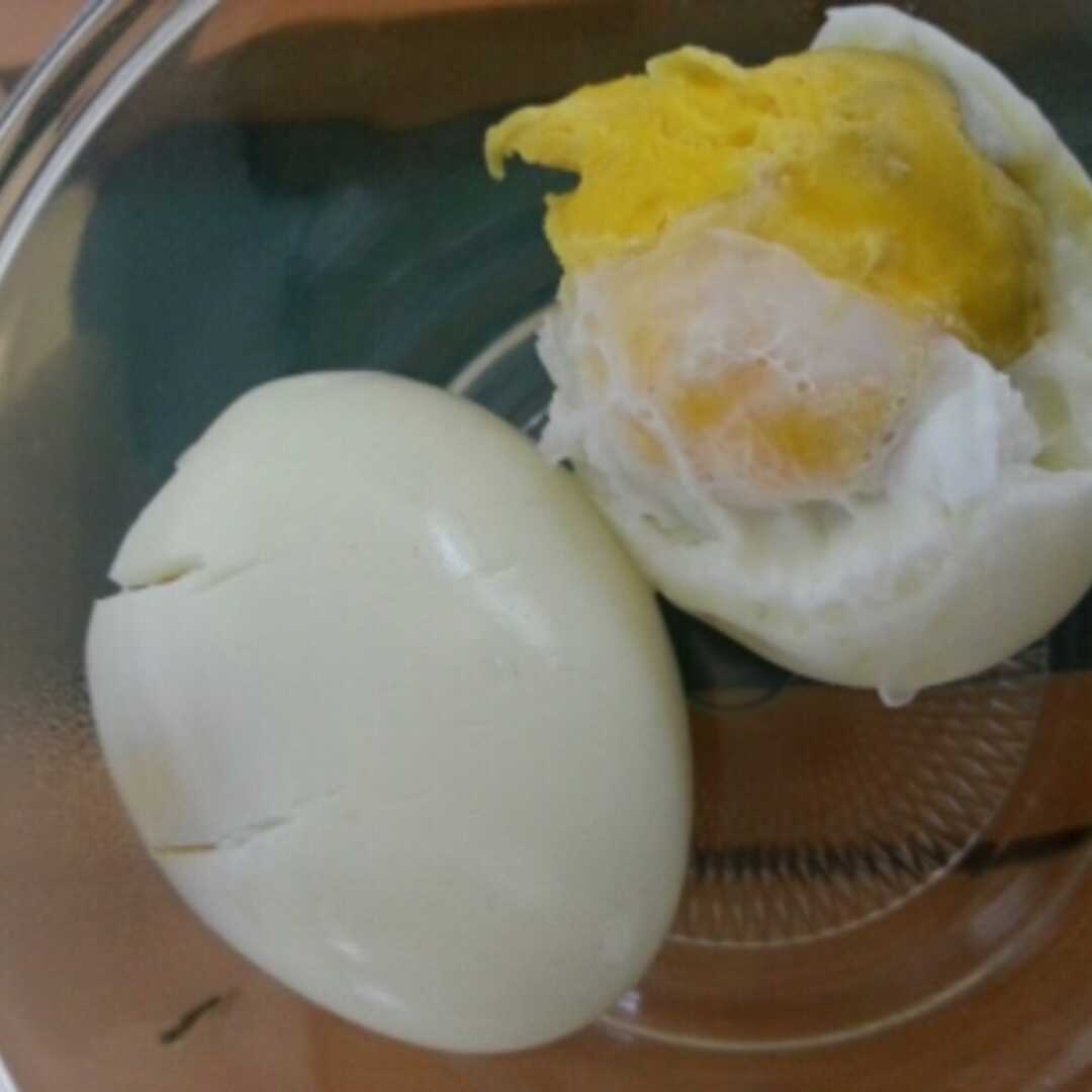 삶은 계란 (1 개 작은것)안의 칼로리와 영양정보