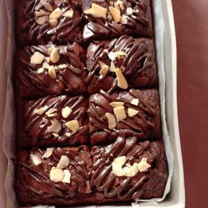 Brownies dengan Lapisan (Gula)