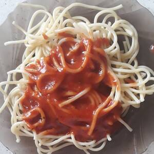 Bezmięsne Spaghetti z Sosem Pomidorowym