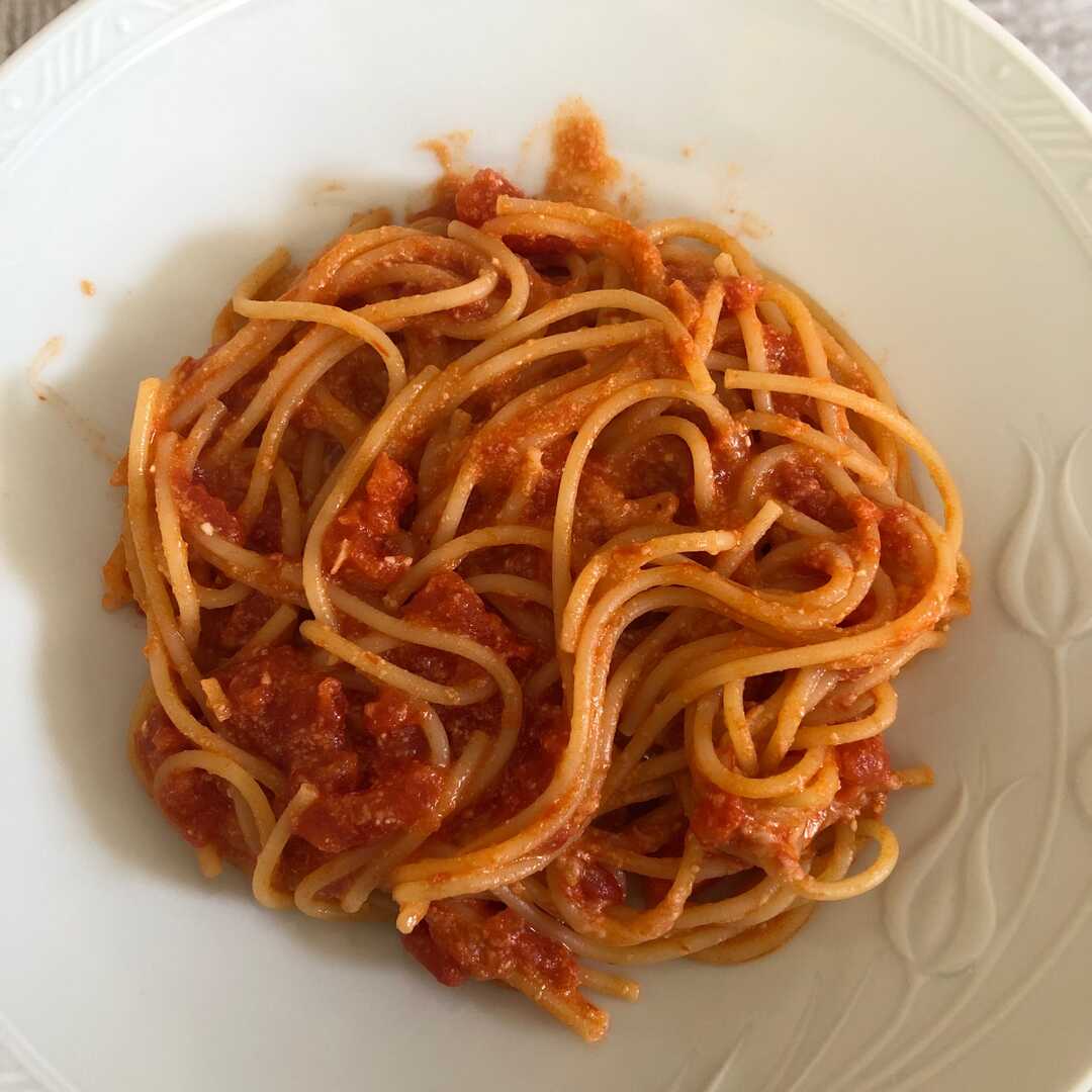 Domatesli Etsiz Spagetti
