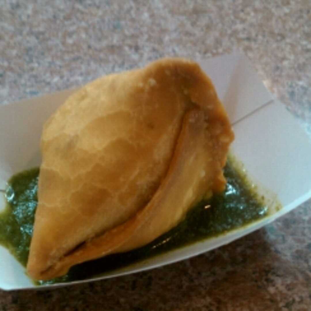 Pastry filled with Potatoes and Peas (Fried)