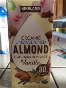 Kirkland Signature Organic Unsweetened Vanilla Almond Milk