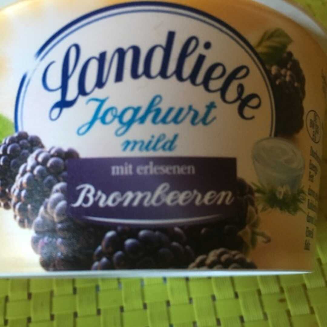 Landliebe Joghurt auf Brombeeren