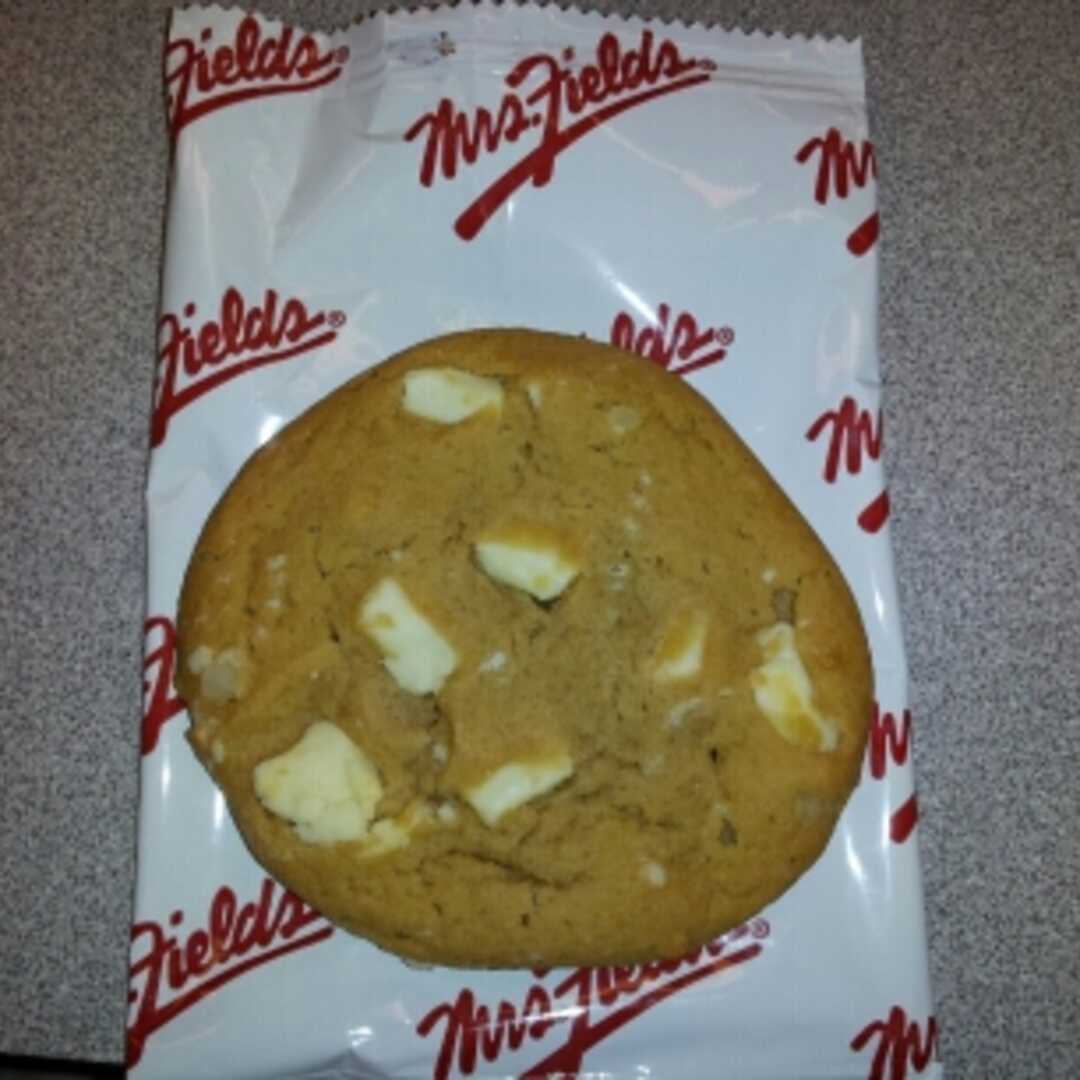Mrs. Fields White Chunk Macadamia Cookies (44g)