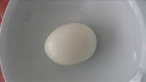 Sıcak Suda Pişirilmiş Yumurta