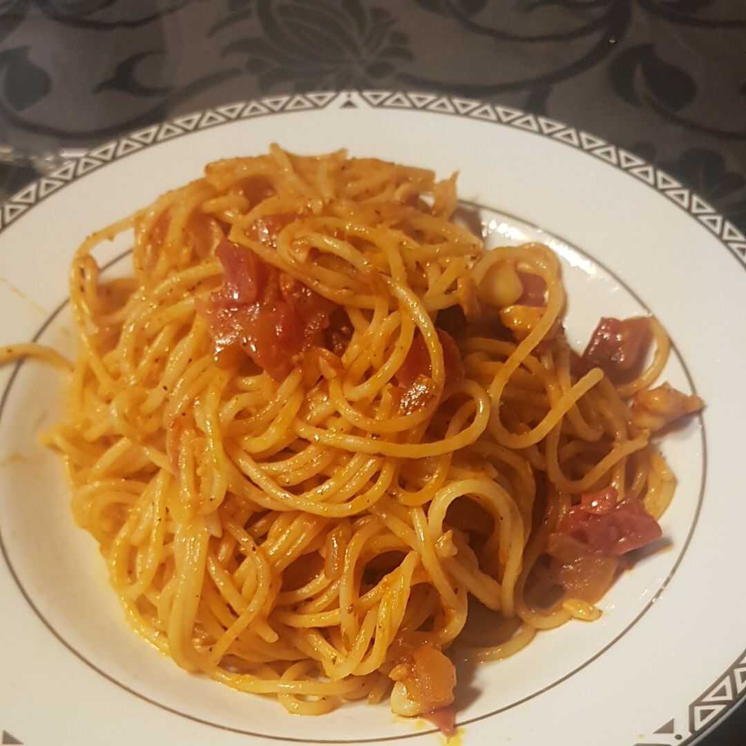 고기없는 스파게티와 토마토 소스