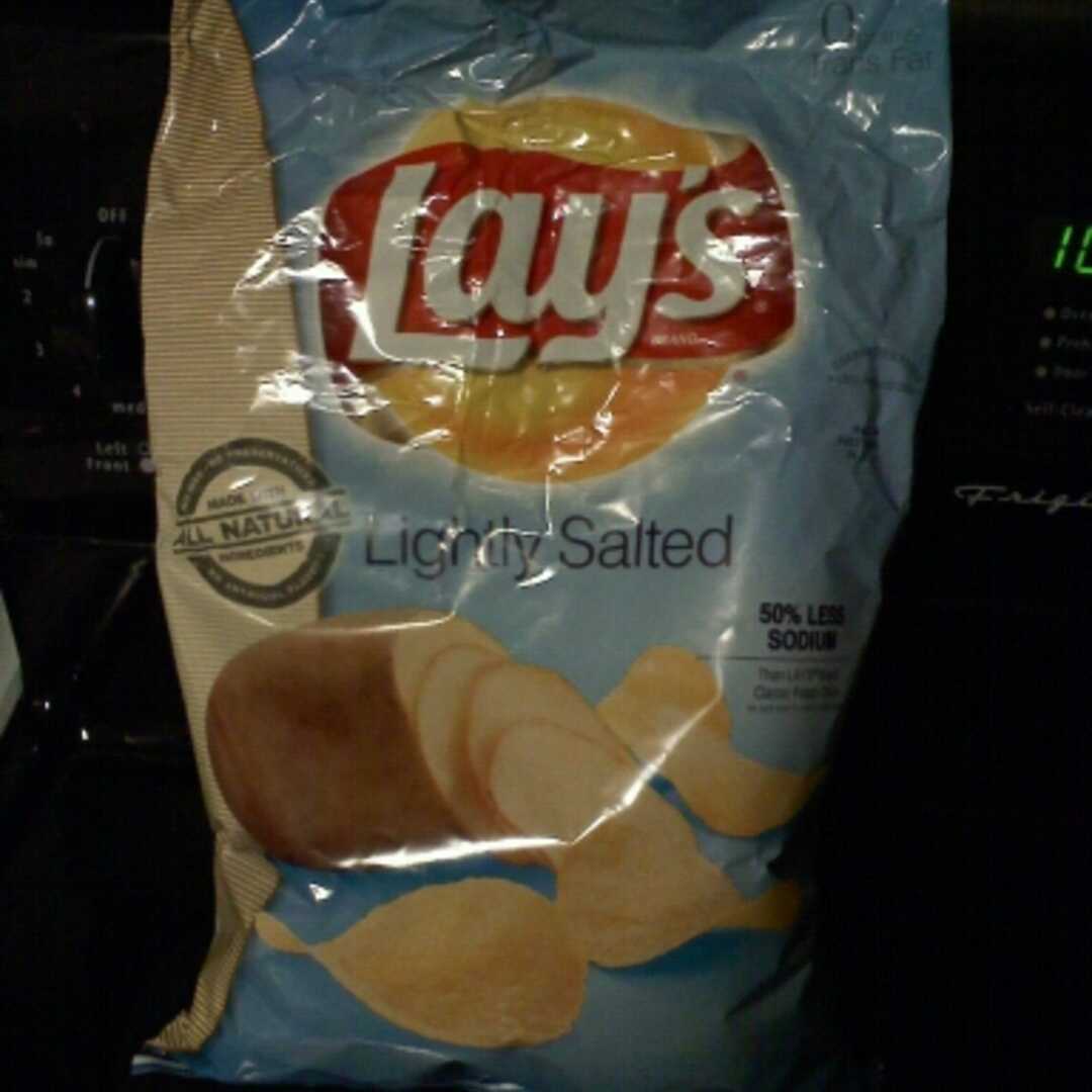 Lay's Lightly Salted Potato Chips (1 oz)