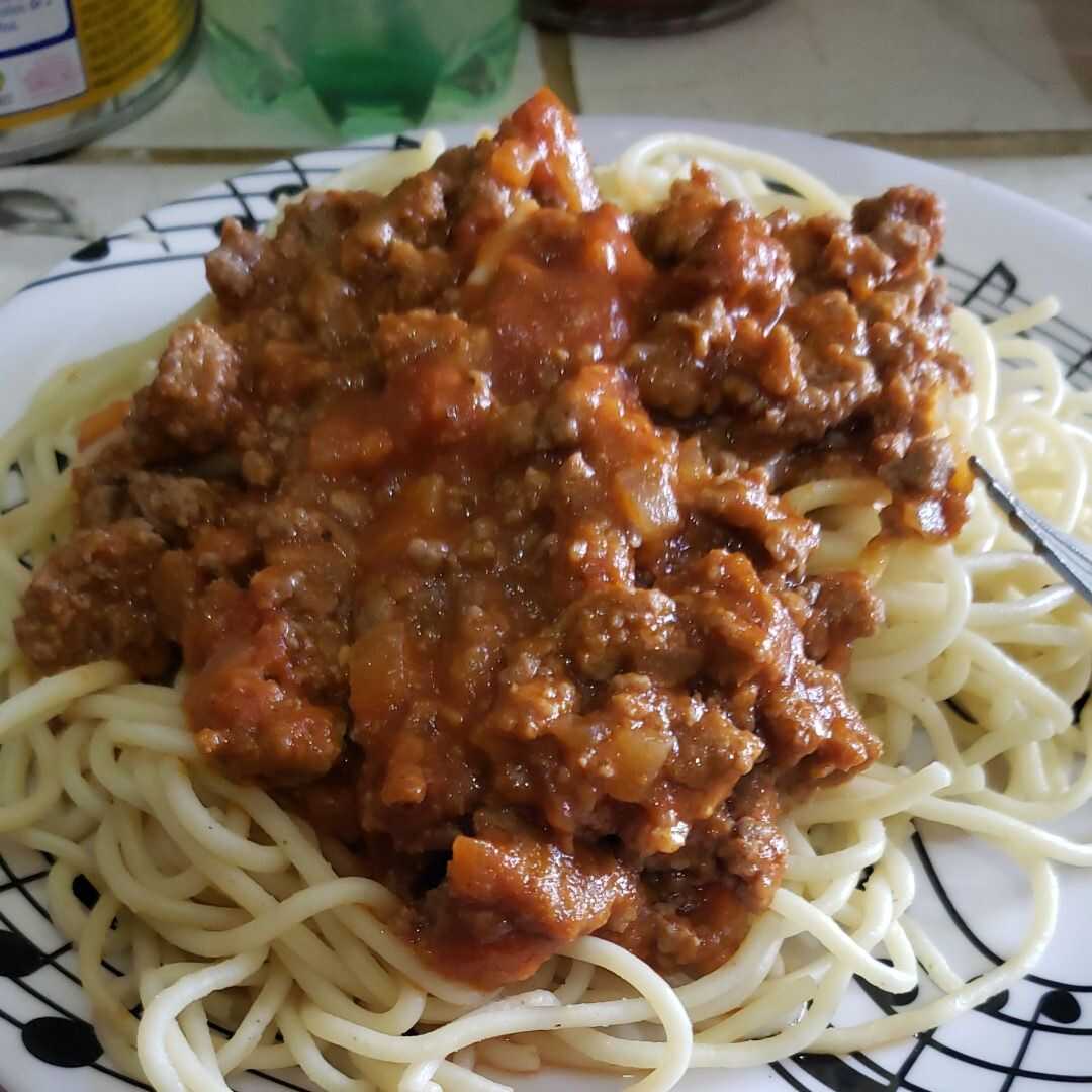 Espaguetis con Salsa de Tomate y Albóndigas