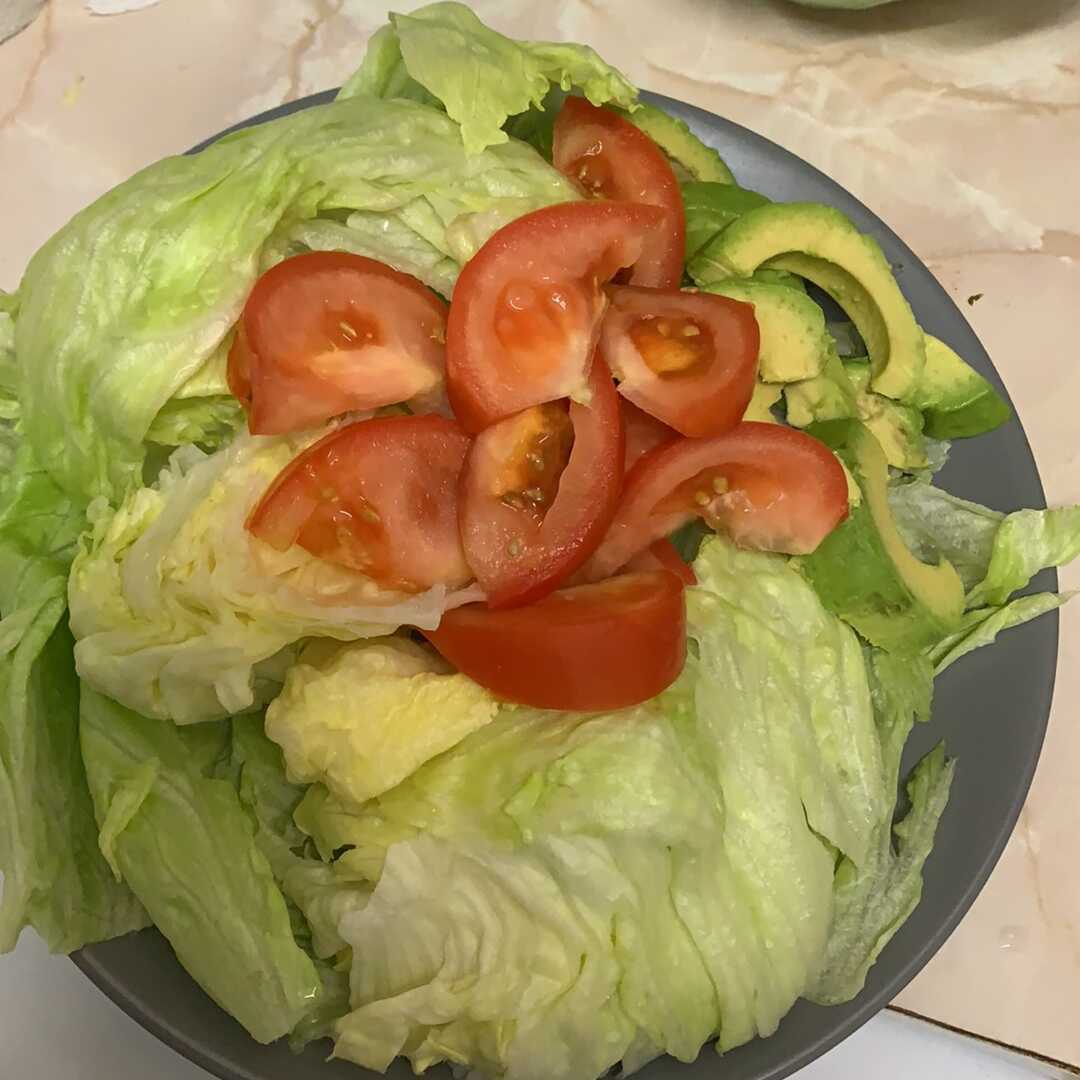 Lettuce Salad with Avocado, Tomato, and/or Carrots