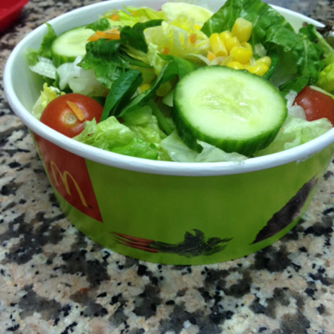 Салат из овощей калории. Овощной салат макдональдс. Овощной салат без заправки. Салат из Макдональдса с овощами. Овощи в Макдоналдс.