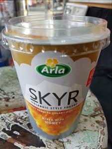 Arla Skyr Icelandic Style Yogurt Mixed with Honey