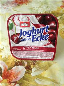 Müller Joghurt mit der Ecke Kirsche